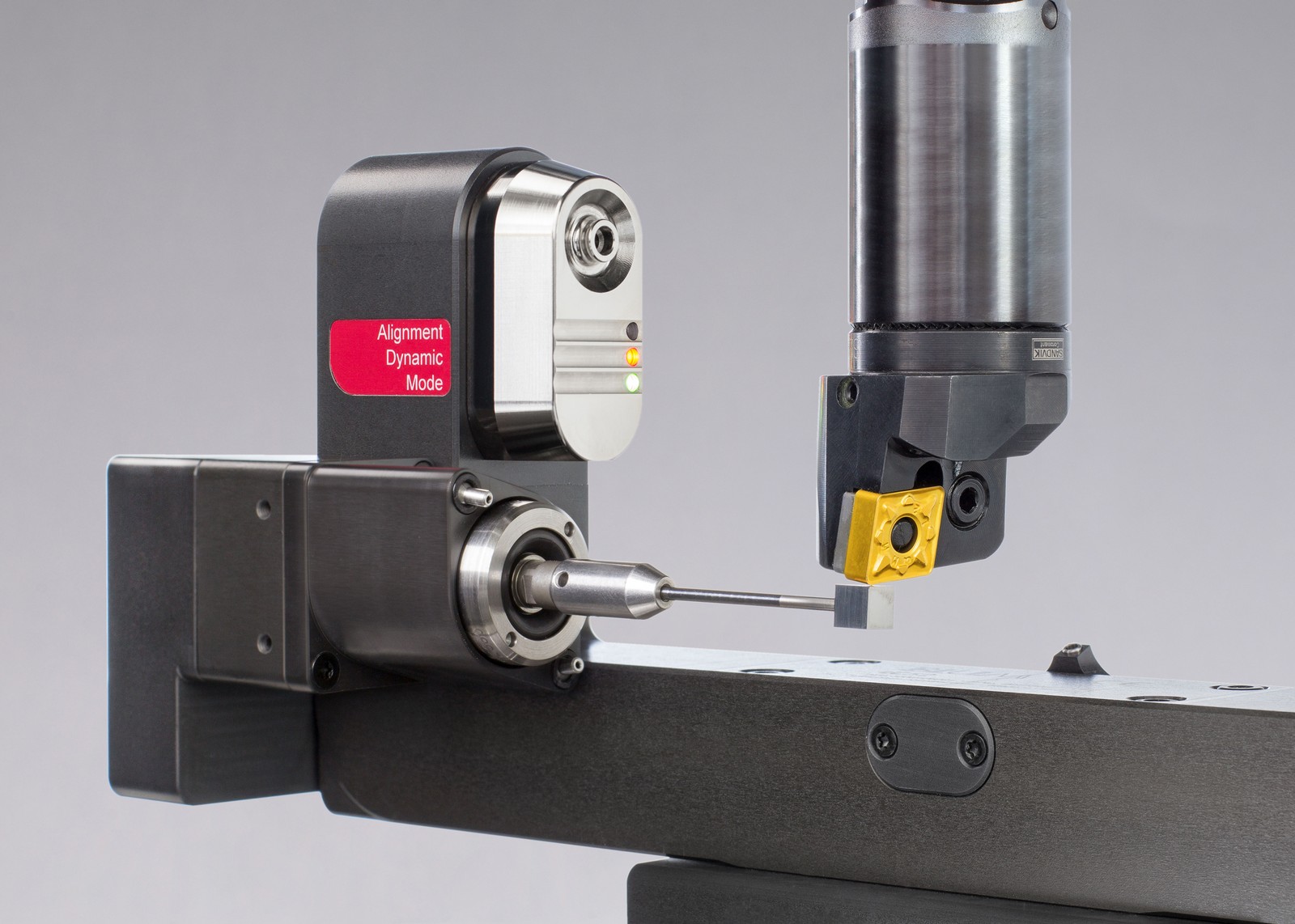 Das Hybrid-Lasermess-system LC52-Digilog wurde speziell für Kombinationsmaschinen (Drehen/Fräsen) entwickelt. Rotierende Werkzeuge werden per Laser, nicht rotierende mit dem adaptierten Messtaster gemessen.