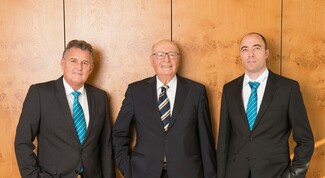 Generationenübergreifende Geschäftsführung bei mayr Antriebstechnik: Günther Klingler, Fritz Mayr und Ferdinand Mayr (v.l.).