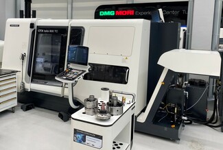 Das Dreh-Fräszentrum CTX beta 800 TC aus dem Showroom wurde für die automatisierte Fertigung mit einem Stangenlader umgebaut. 