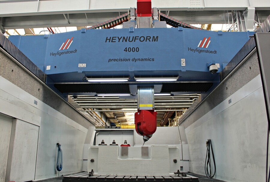 Gantry-Fräsmaschine Heynuform precision dynamics. 