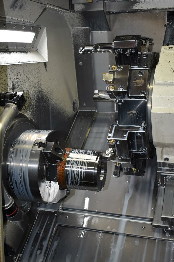 Maschinenseitig ist die LB 3000II-MC 1000 für die Schwerzerspanung bestens vorbereitet. Foto: Hommel