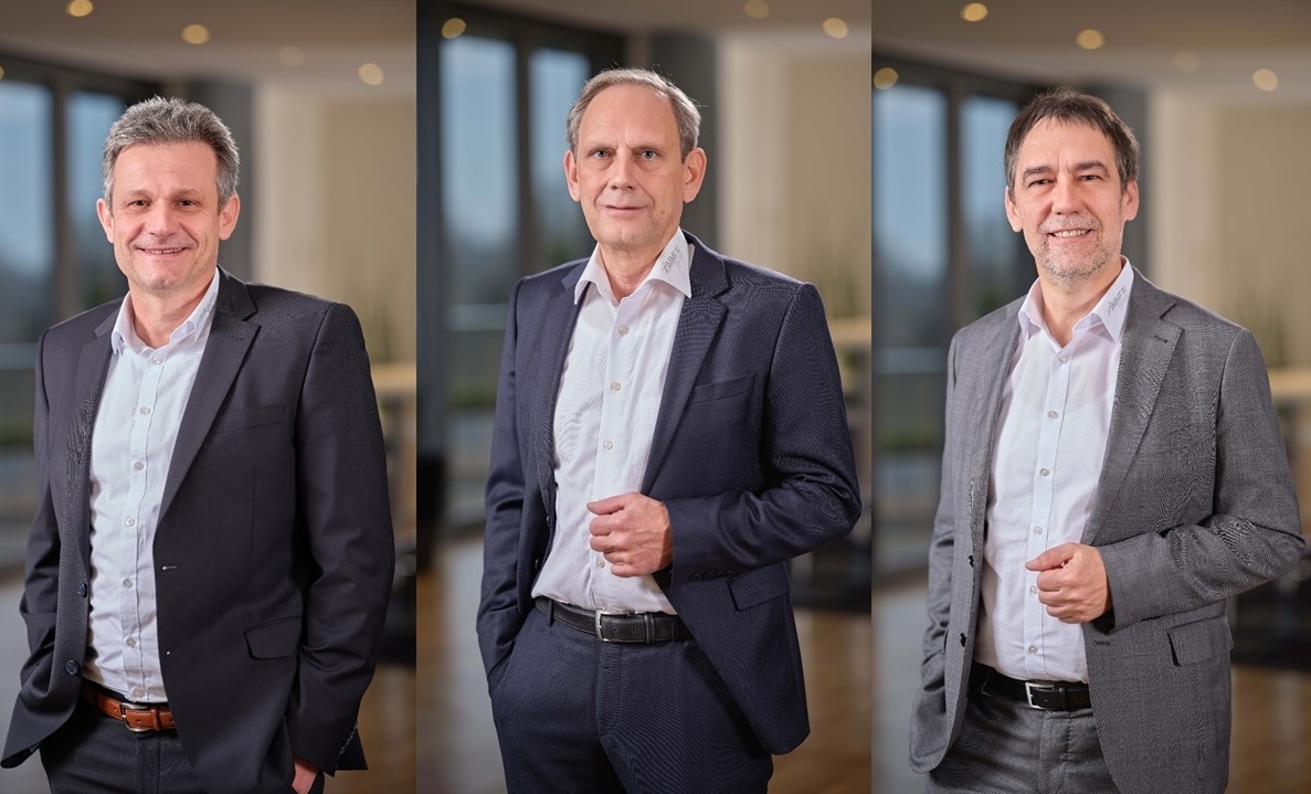 Die Zimmer Group setzt weiter weltweit auf Expansionskurs: v.l.n.r. Achim Gauß (Geschäftsführer Technik und Vertrieb),  Günther und Martin Zimmer (beide Inhaber und Geschäftsführer der Zimmer Group). 