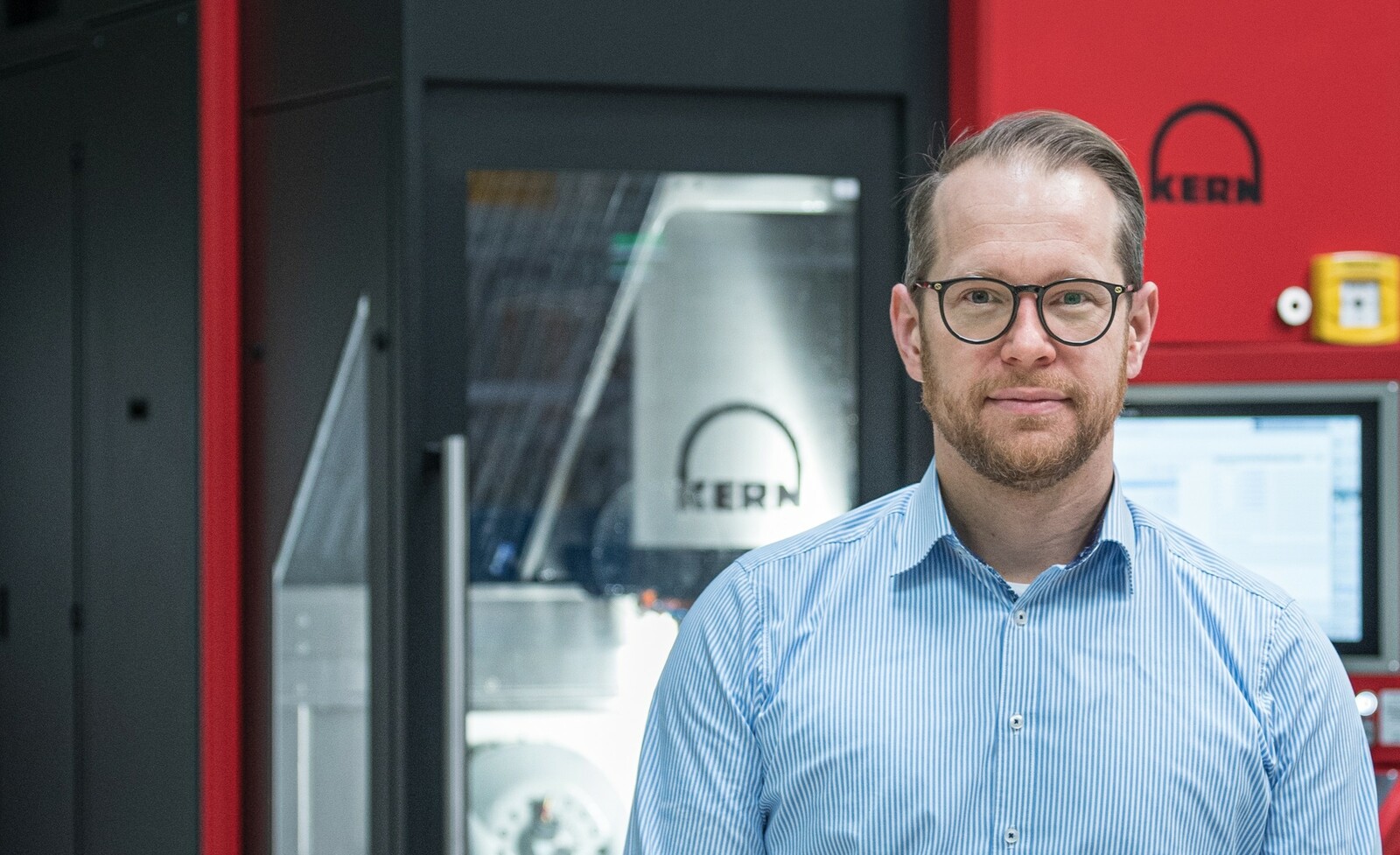 Simon Eickholt, Geschäftsführer der Kern Microtechnik GmbH, kann trotz Coronakrise auf erfolgreiche Jahre zurückblicken und erwartet, auch dieses Jahr wieder deutlich zu wachsen.