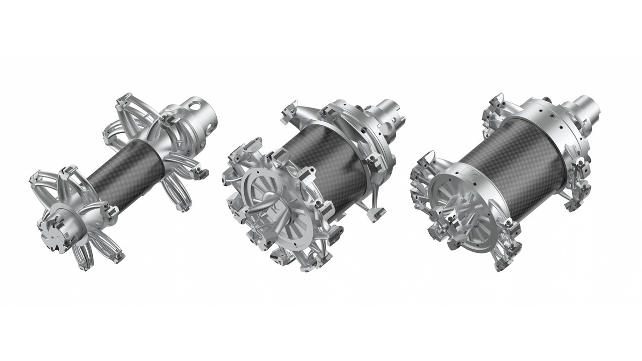 Design der ersten Generation der Statorbohrwerkzeuge mit 9,5 kg Gewicht (links) sowie neueste Werkzeugvariante mit weniger als 8 kg (rechts) für einen problemlosen Werkzeugwechsel.