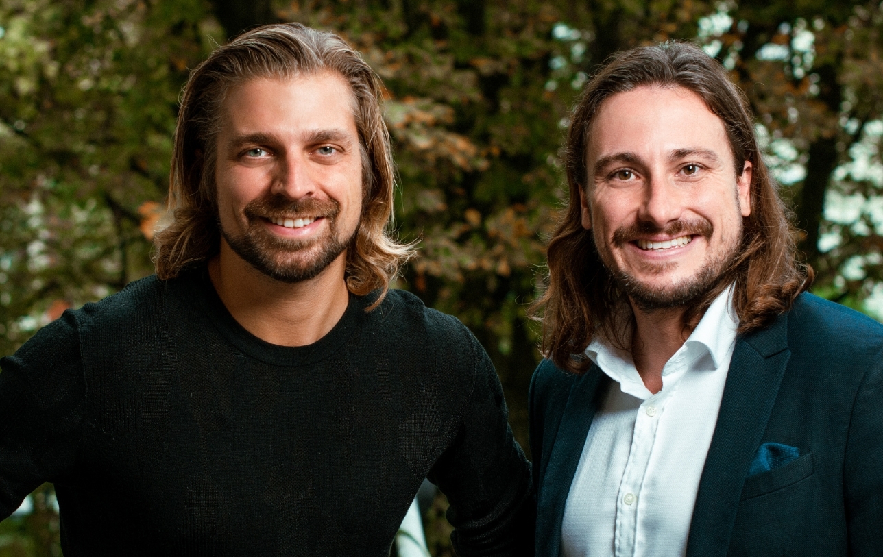 Die Gründer & Geschäftsführer der GINDUMAC GmbH, Janek Andre (links) und Benedikt Ruf (rechts) blicken auf ein Rekordjahr 2021 zurück und wollen im Jahr 2022 weiter im guten zweistelligen Bereich wachsen.