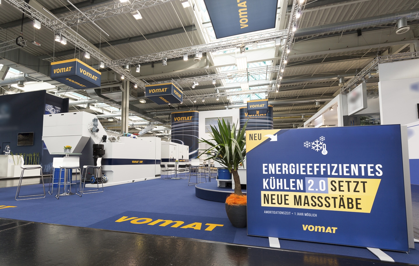 Auf der Grinding Hub in Stuttgart zeigt demonstriert Vomat, wie man mit der richtigen Klimatechnik Restenergie aus der Produktion zum Heizen oder Kühlen der Produktionshallen verwenden kann.  