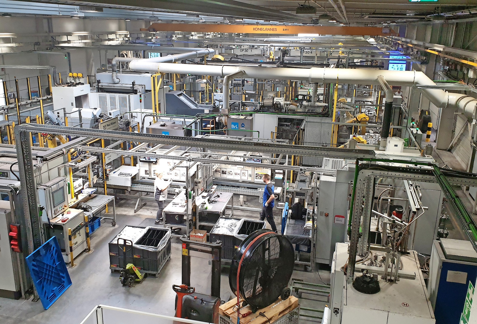 In einer der beiden hochautomatisierten Fertigungshallen produziert Schabmüller in Großmehring mit Mapal-Werkzeugen jährlich auch über 320.000 Satz Zylinderkopfhauben, die in allen größeren Fahrzeugen des VW-Konzerns verbaut werden. 