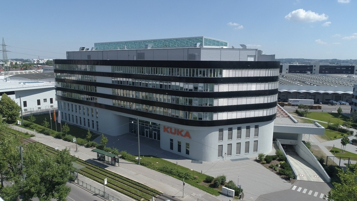 Kuka ist ein international tätiger Automatisierungskonzern mit einem Umsatz von rund 3,3 Mrd. EUR und rund 14.000 Mitarbeitenden. Der Hauptsitz des Unternehmens ist Augsburg.