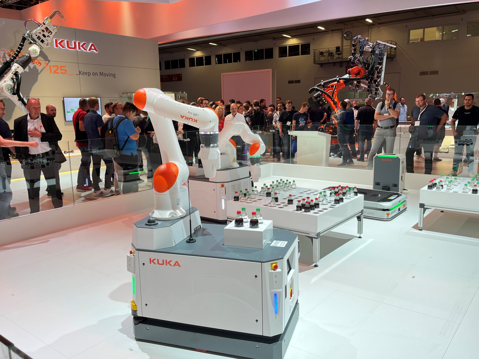 Roboter für alle Anwendungsfälle waren auf der Automatica zu sehen. Kuka präsentierte seine Automatisierungslösungen unter dem Motto „Keep on Moving“. 